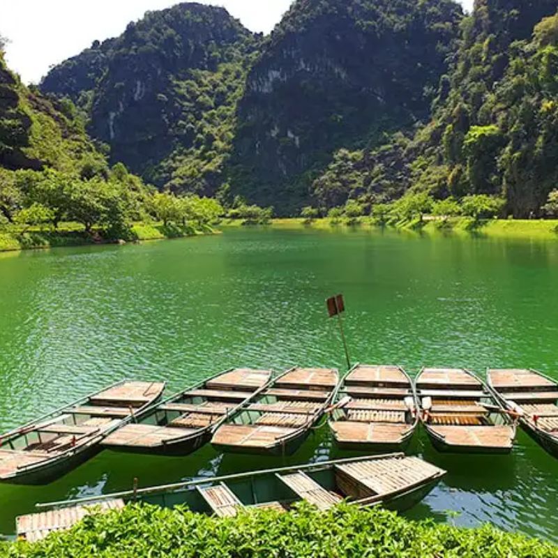 Am Tien Cave Ninh Binh – a hidden imperial valley surrounded by limestone mountains