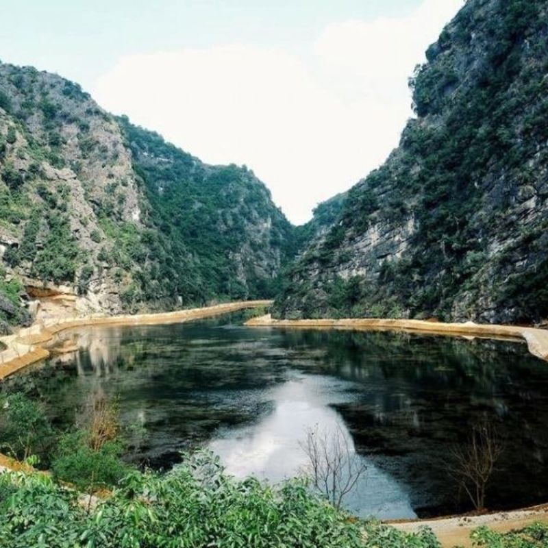 Am Tien Cave Ninh Binh – a hidden imperial valley surrounded by limestone mountains
