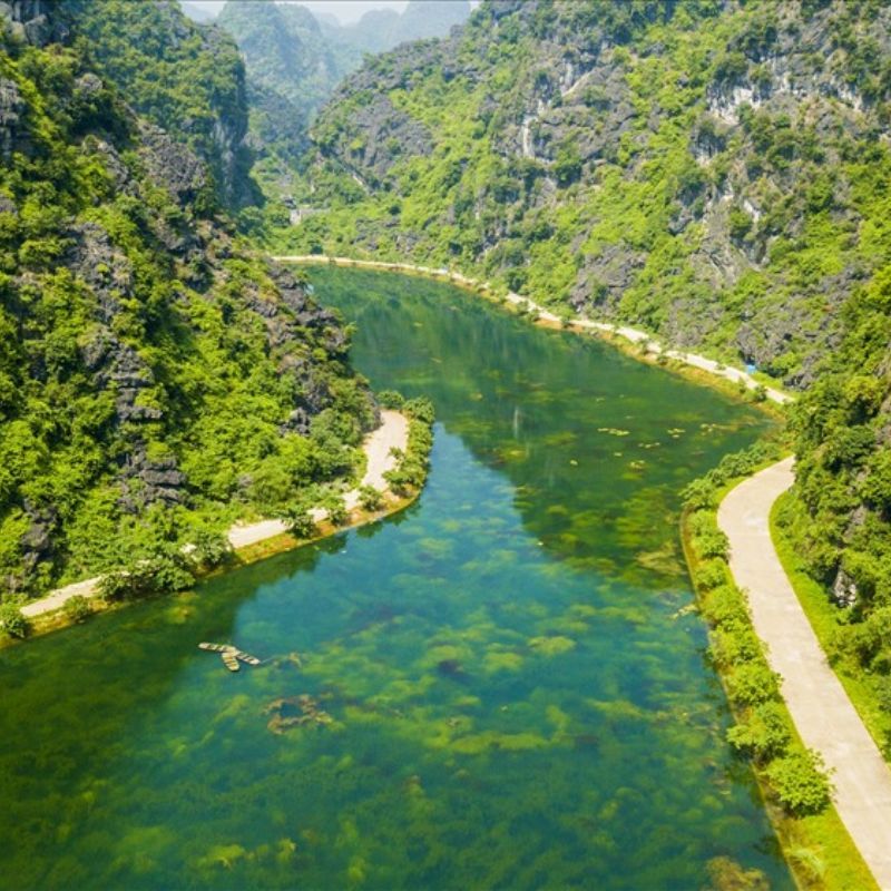 Am Tien Cave Ninh Binh – a hidden imperial valley surrounded by limestone mountains